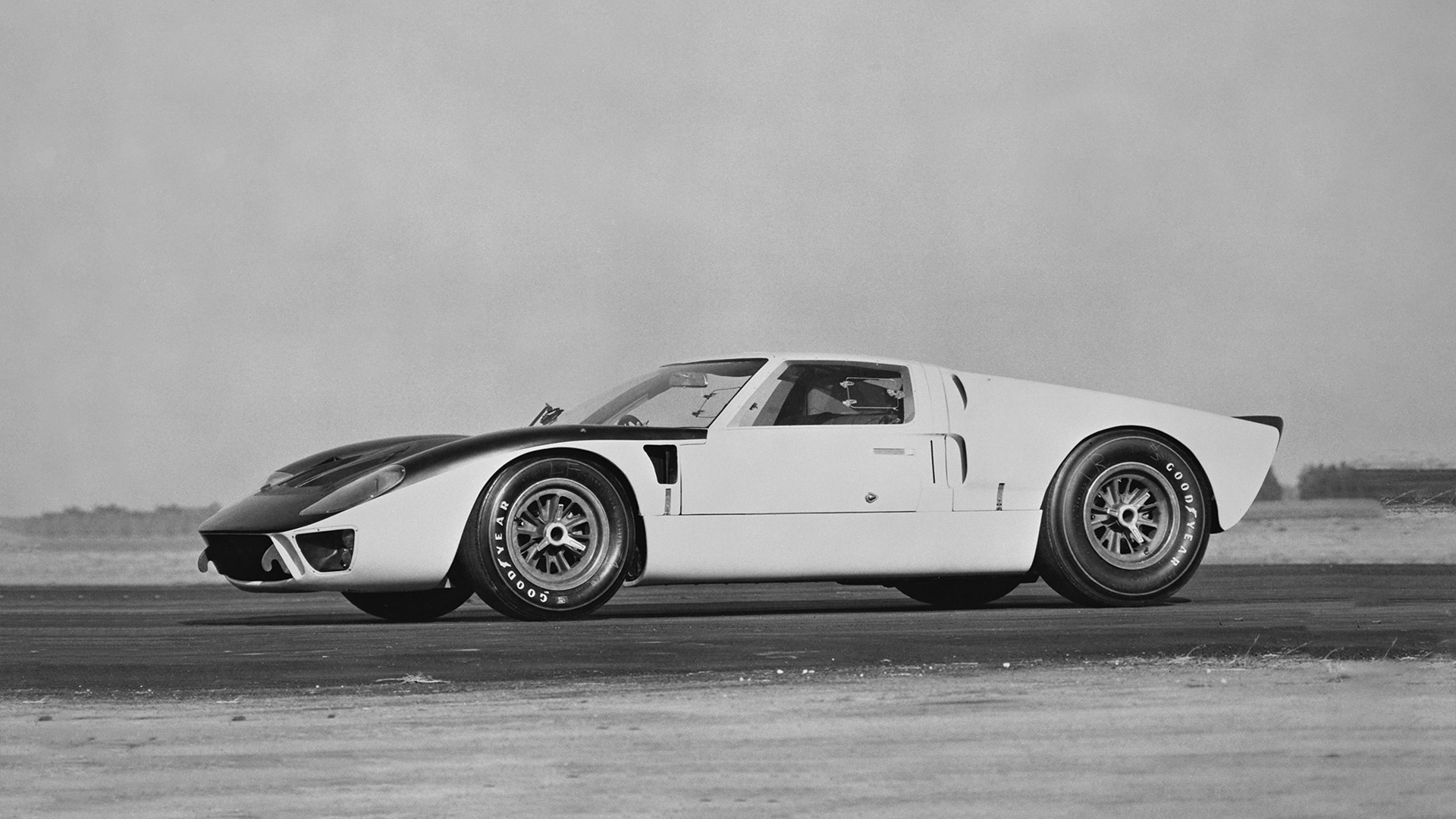 1966 Ford GT40 Mk II 4