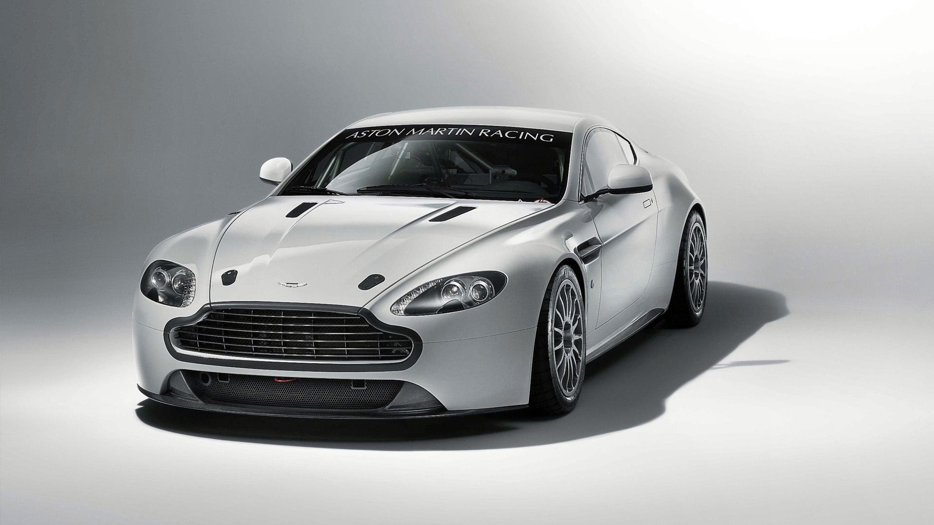 2011 Aston Martin Vantage GT4 3