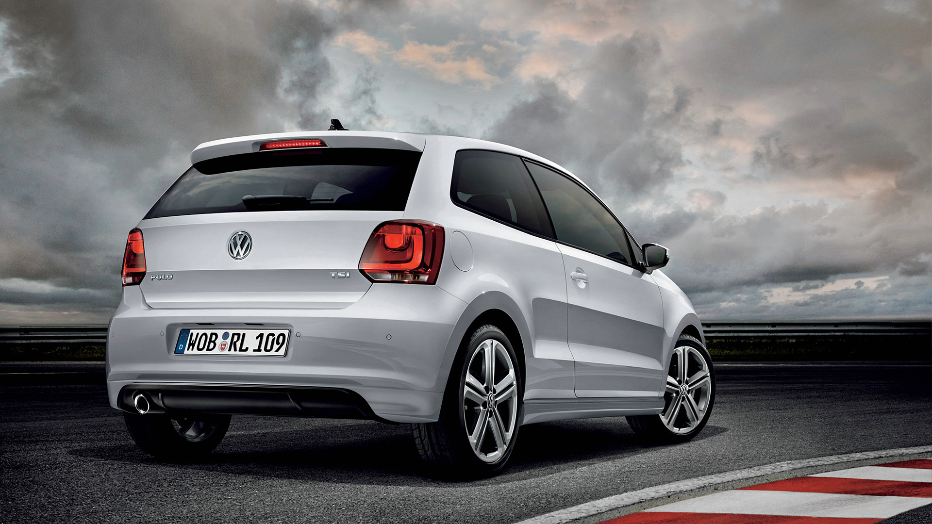 2011 Volkswagen Polo R-Line 2