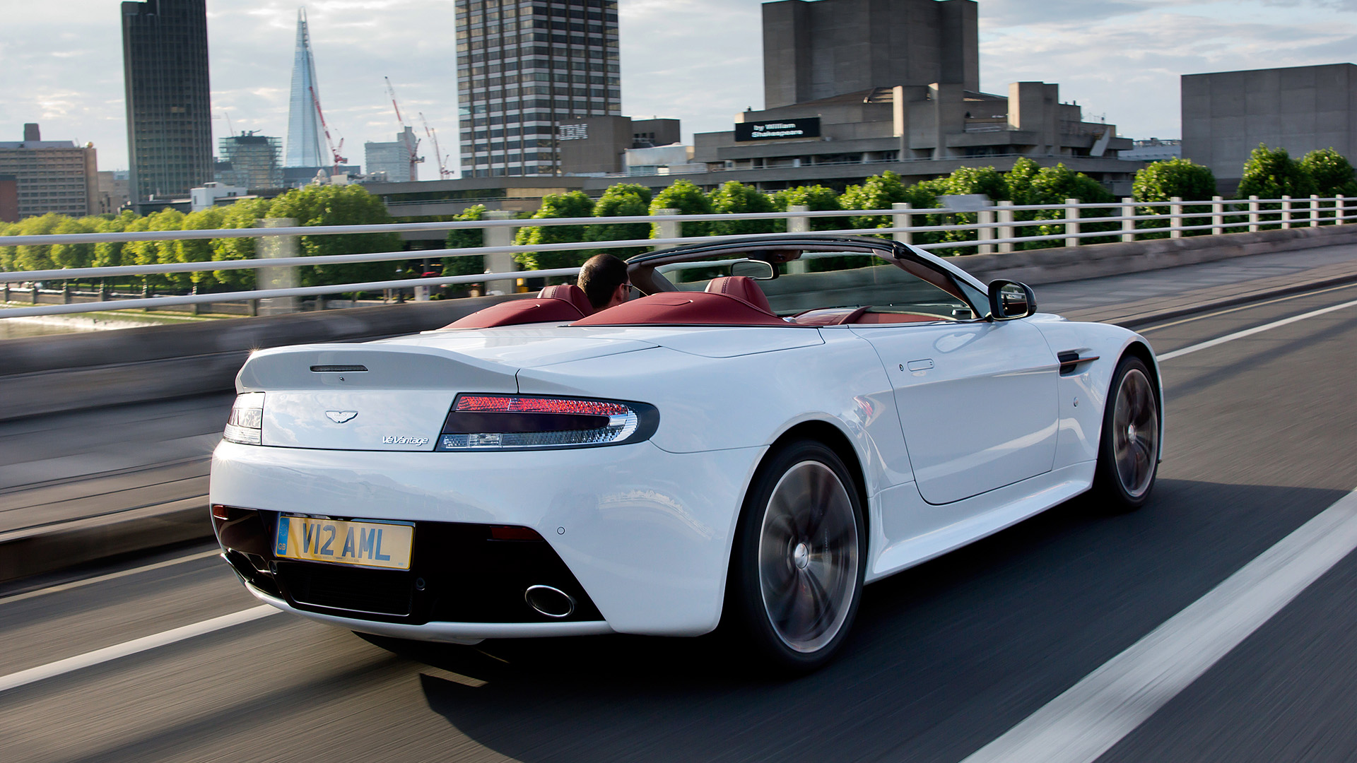 2013 Aston Martin V12 Vantage Roadster 2