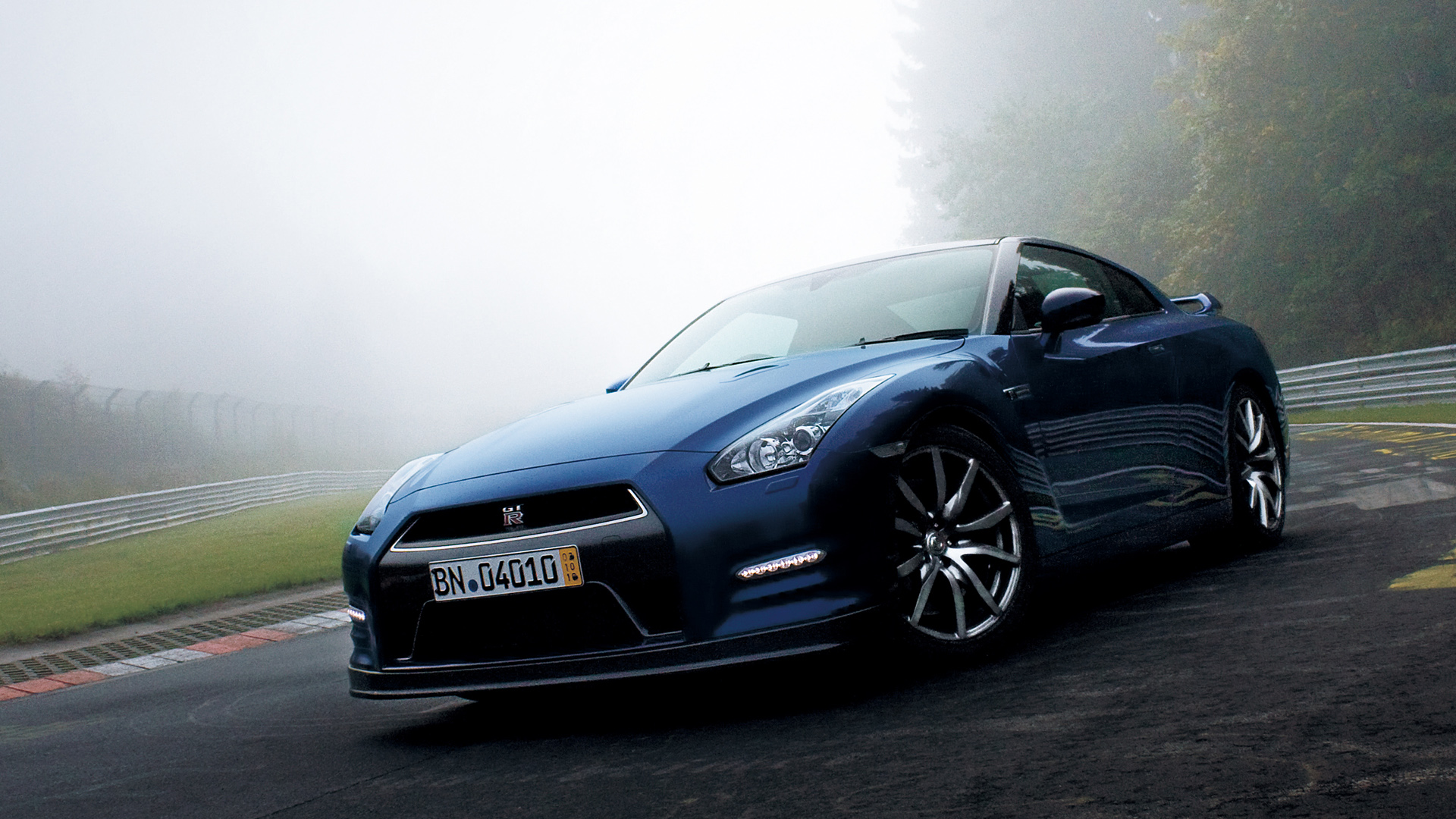 2013 Nissan GT-R 2