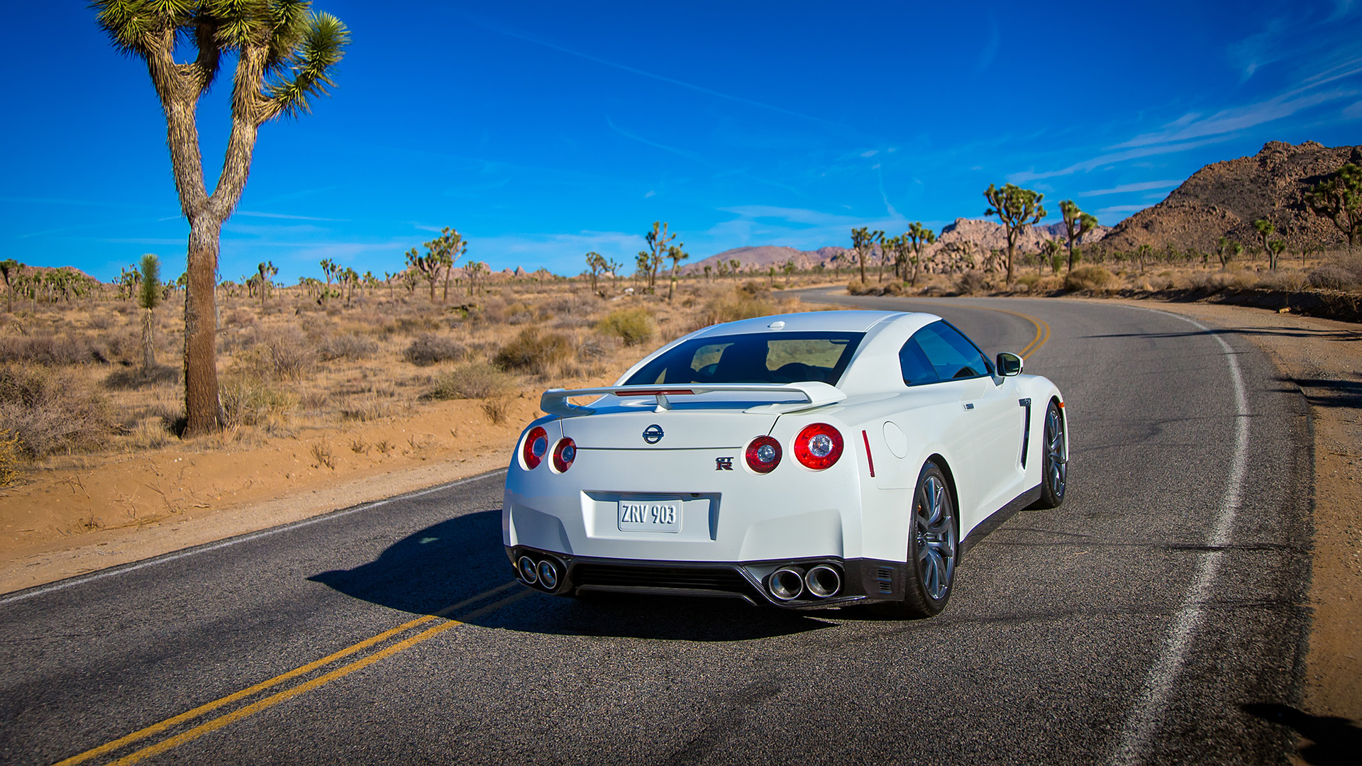 2014 Nissan GT-R 2