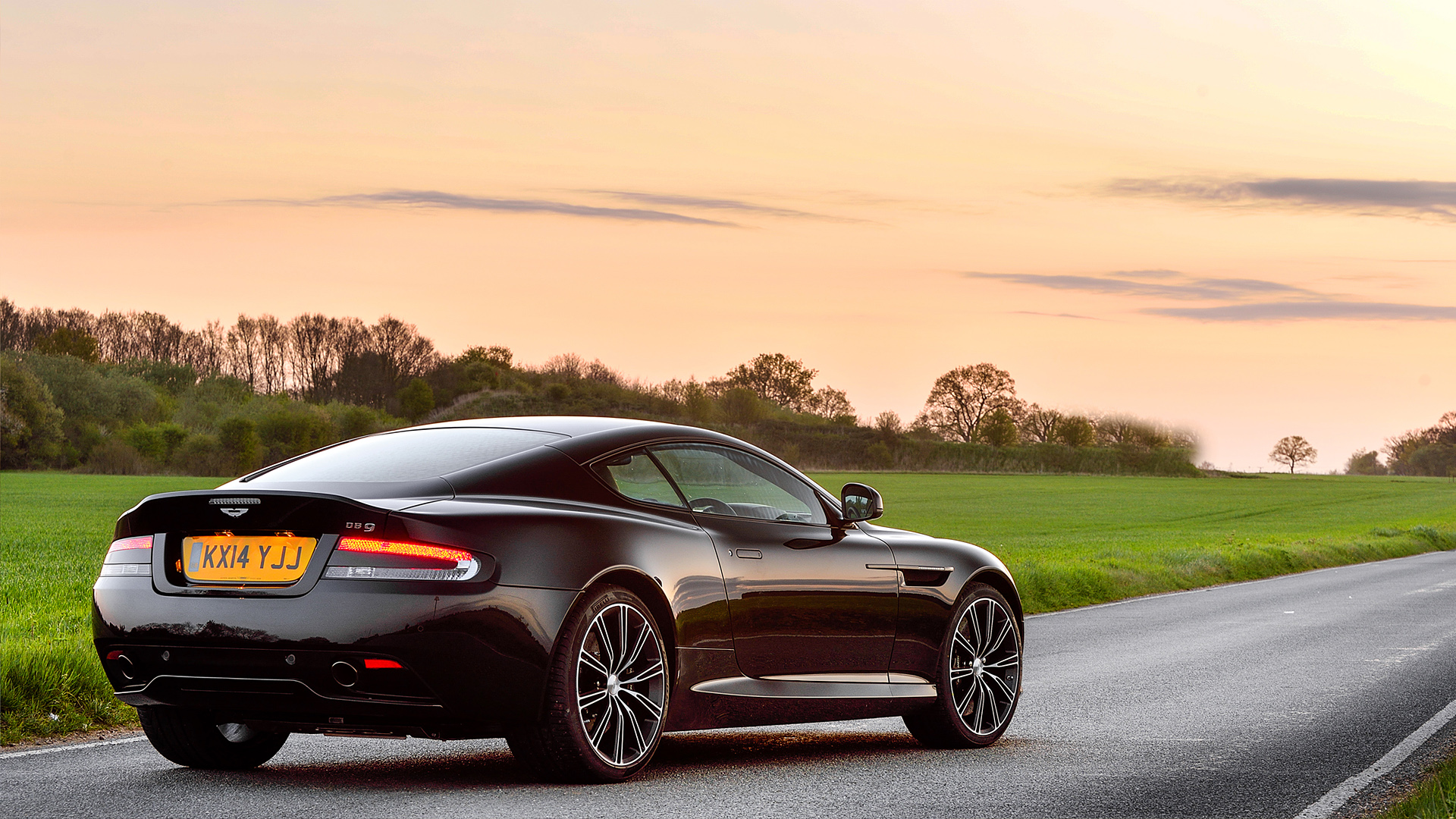 2015 Aston Martin DB9 Carbon Edition 4
