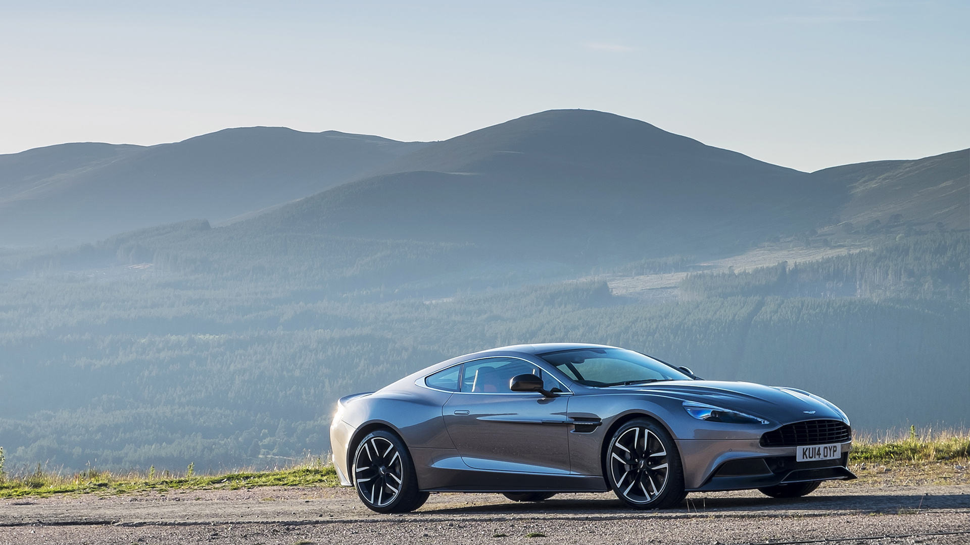 2015 Aston Martin Vanquish 3