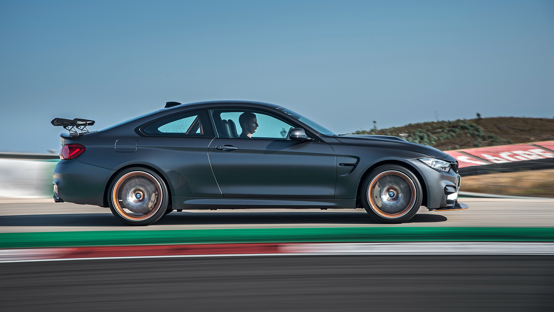 2016 BMW M4 GTS 2