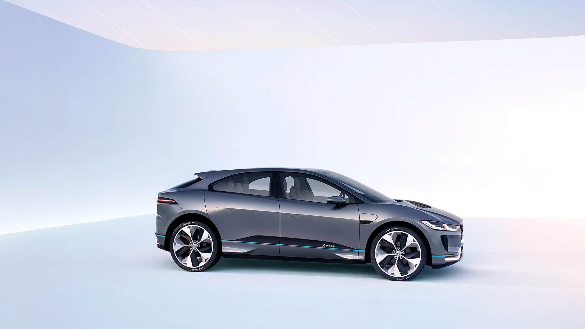 2016 Jaguar I-Pace Concept 4