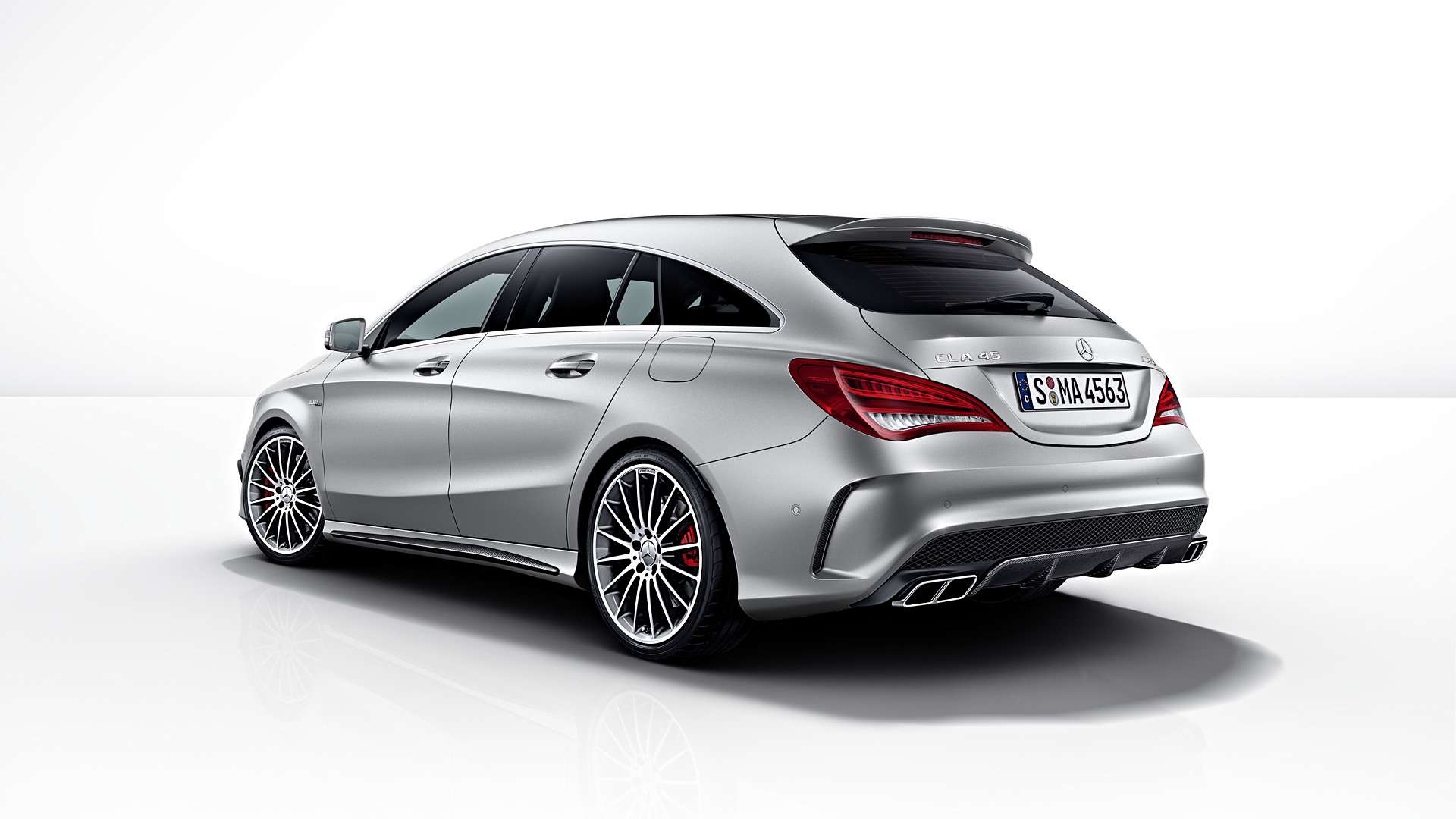 2016 Mercedes-Benz CLA45 AMG Shooting Brake 2