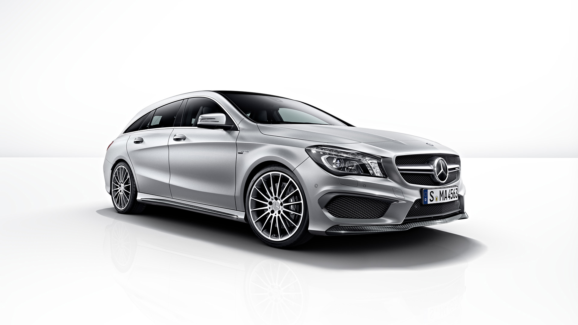 2016 Mercedes-Benz CLA45 AMG Shooting Brake 3