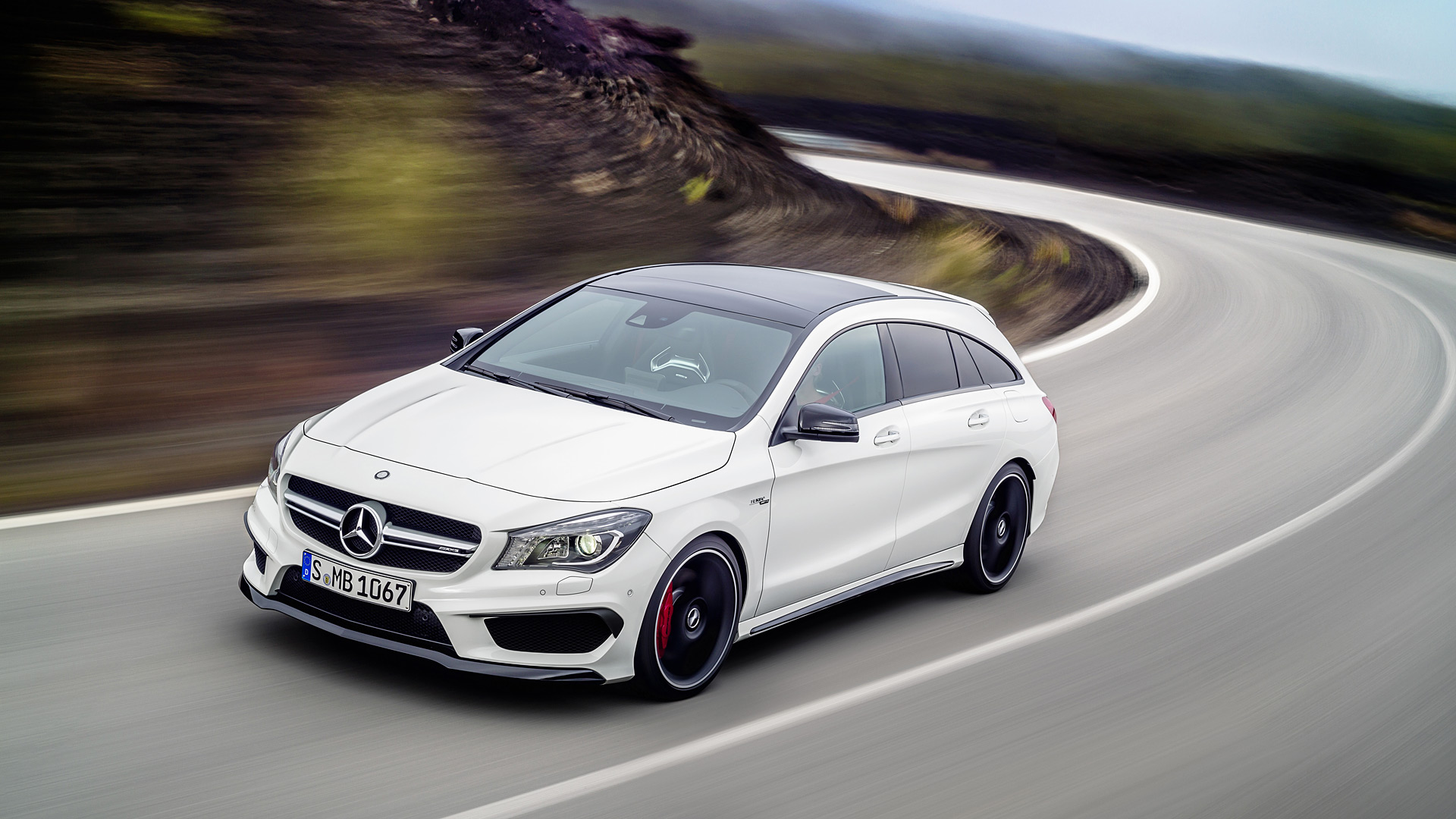 2016 Mercedes-Benz CLA45 AMG Shooting Brake 5
