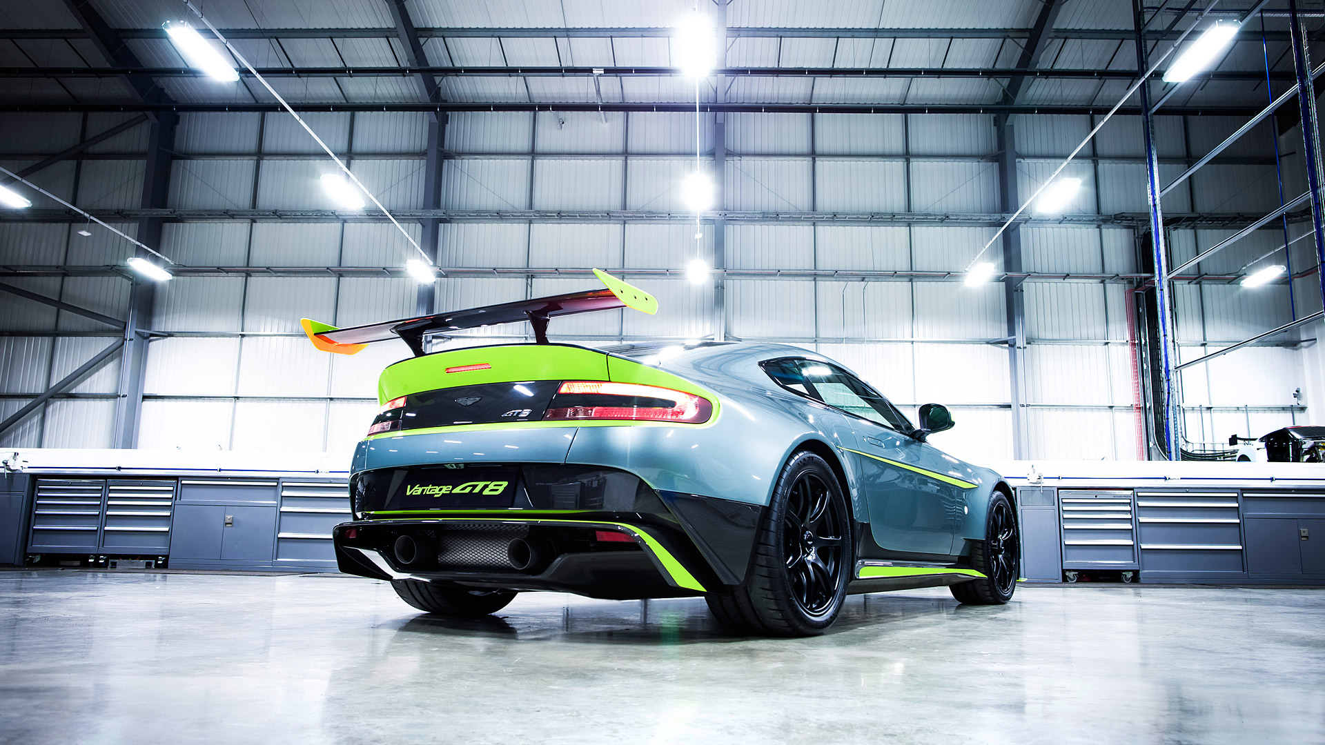 2017 Aston Martin Vantage GT8 3