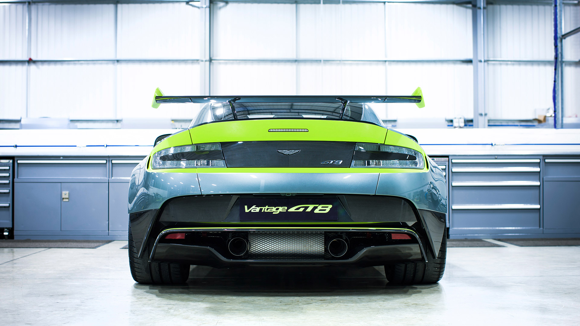2017 Aston Martin Vantage GT8 4