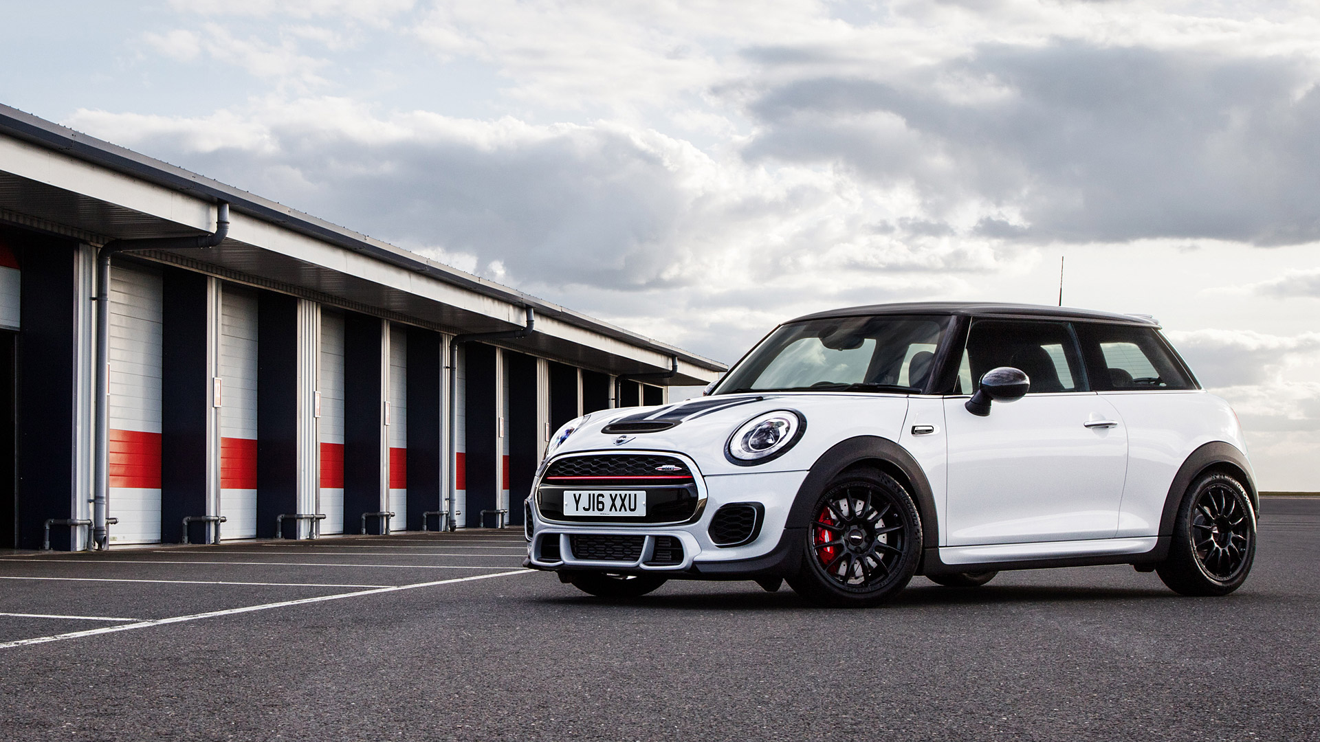 2017 Mini John Cooper Works Challenge 2