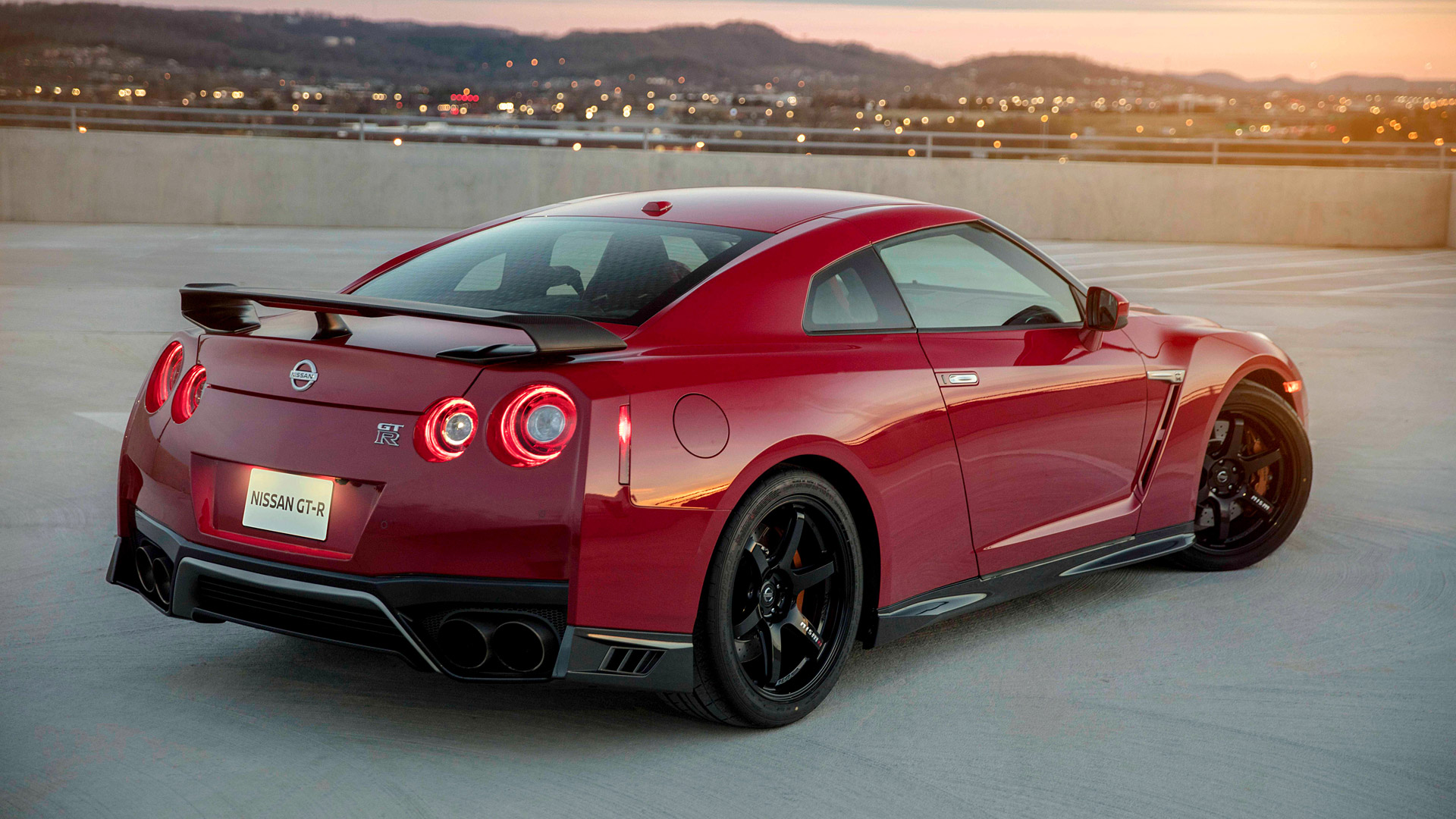 2017 Nissan GT-R Track Edition 4