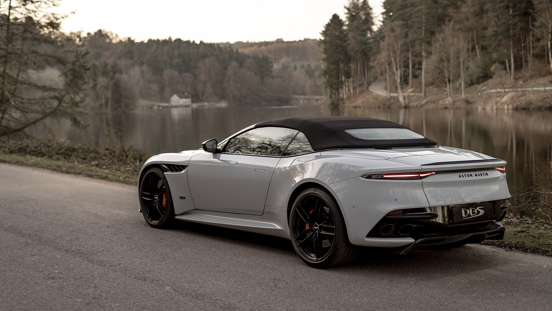 2020 Aston Martin DBS Superleggera Volante 3