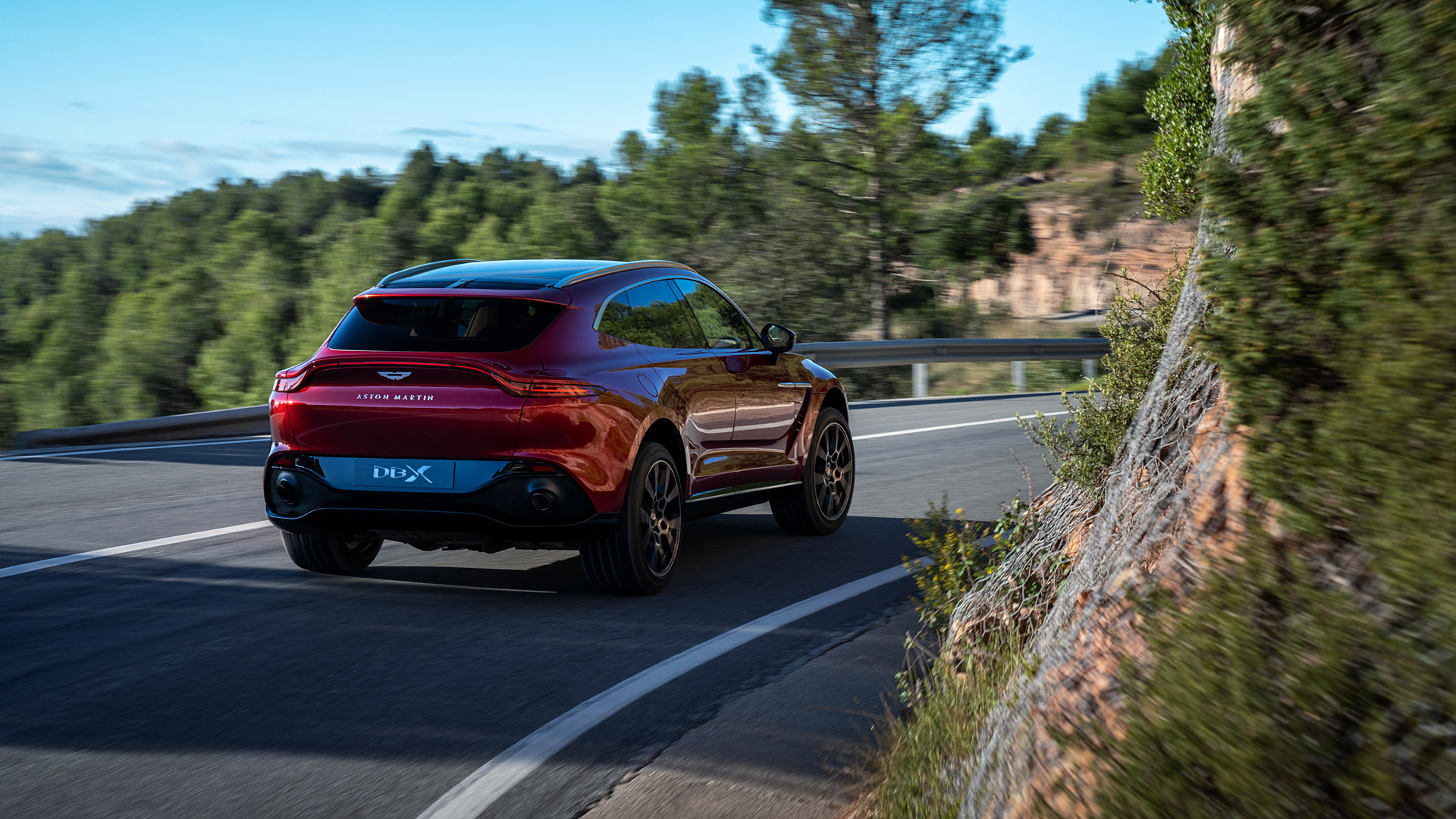 2021 Aston Martin DBX 2
