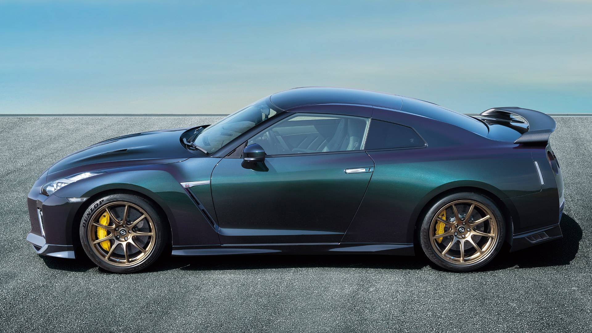 2022 Nissan GT-R T-Spec 4