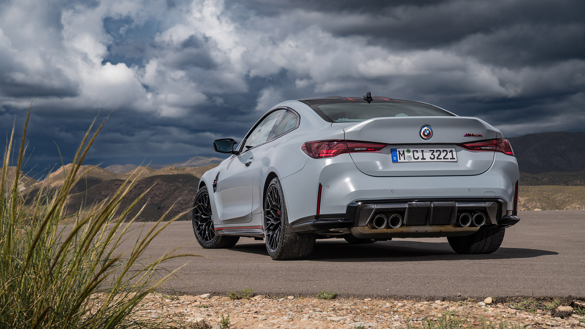 2023 BMW M4 CSL 4
