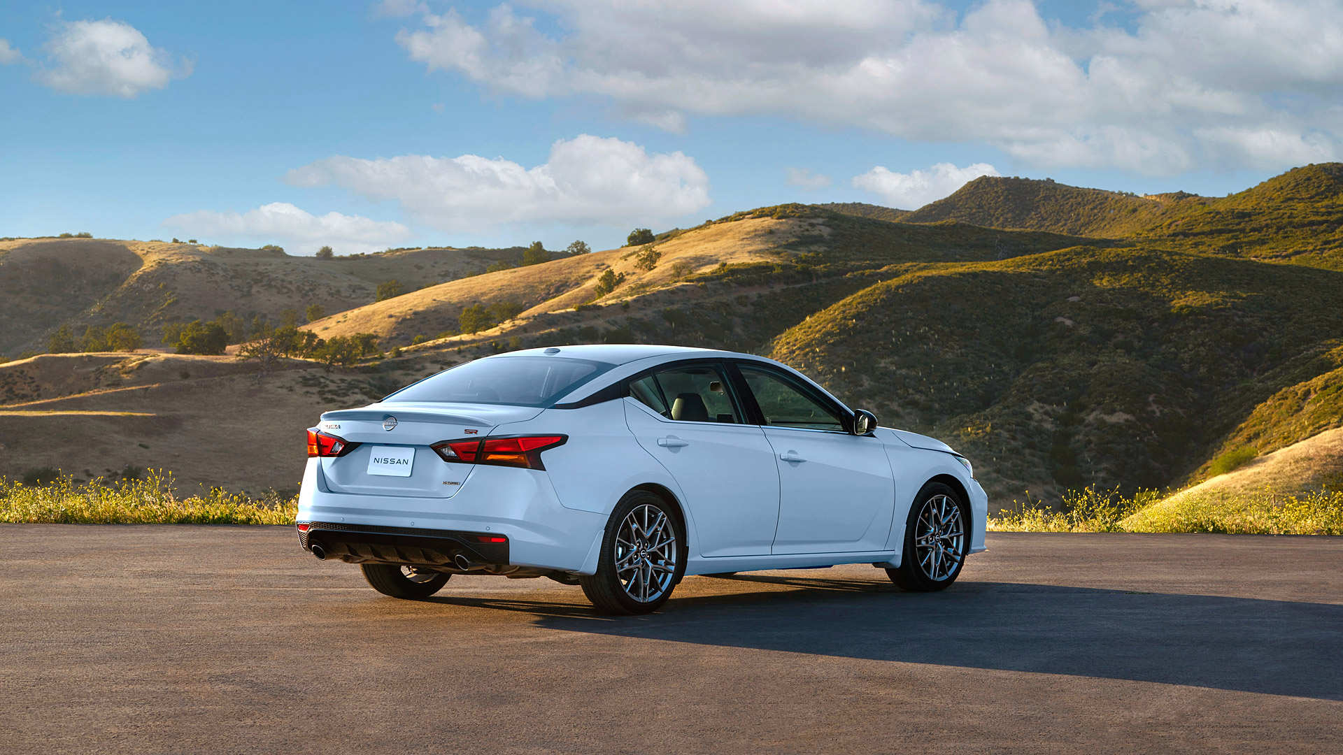 2023 Nissan Altima SR 2