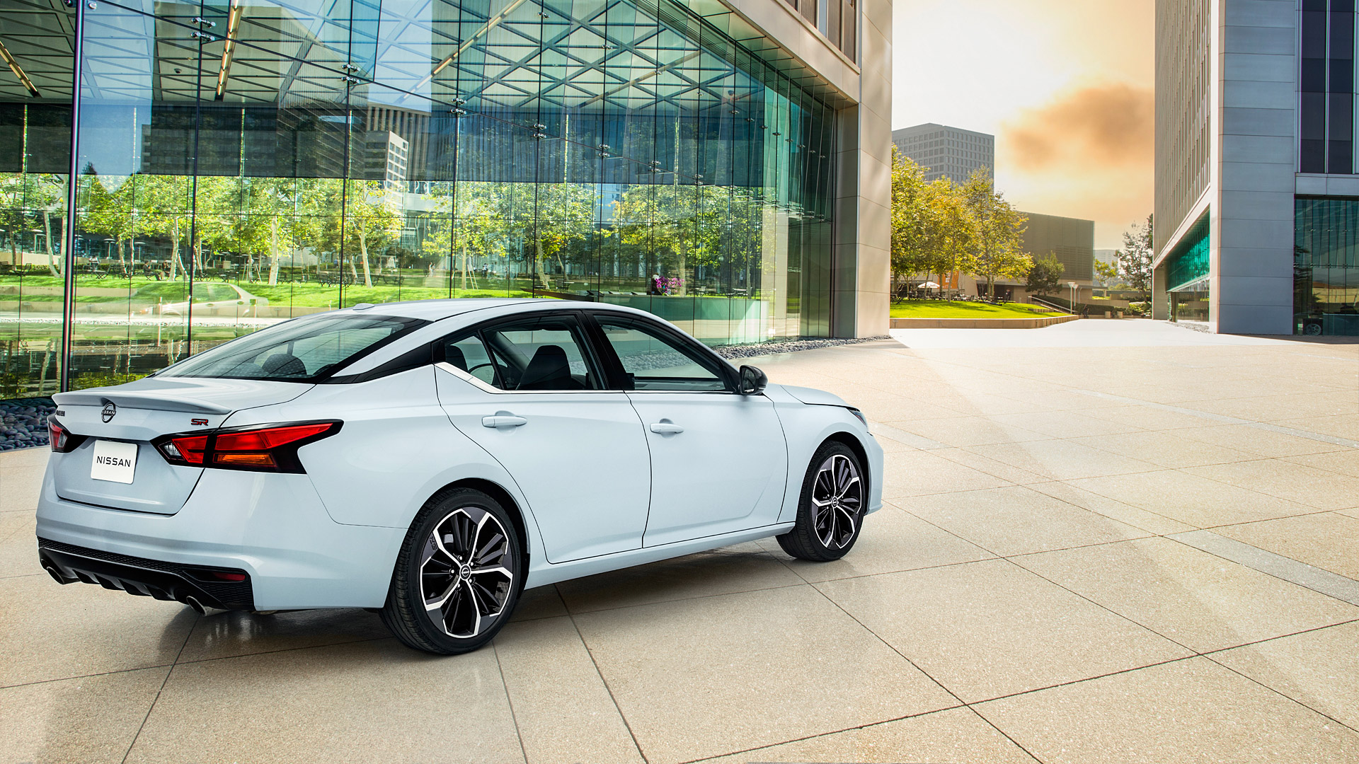 2023 Nissan Altima SR 4