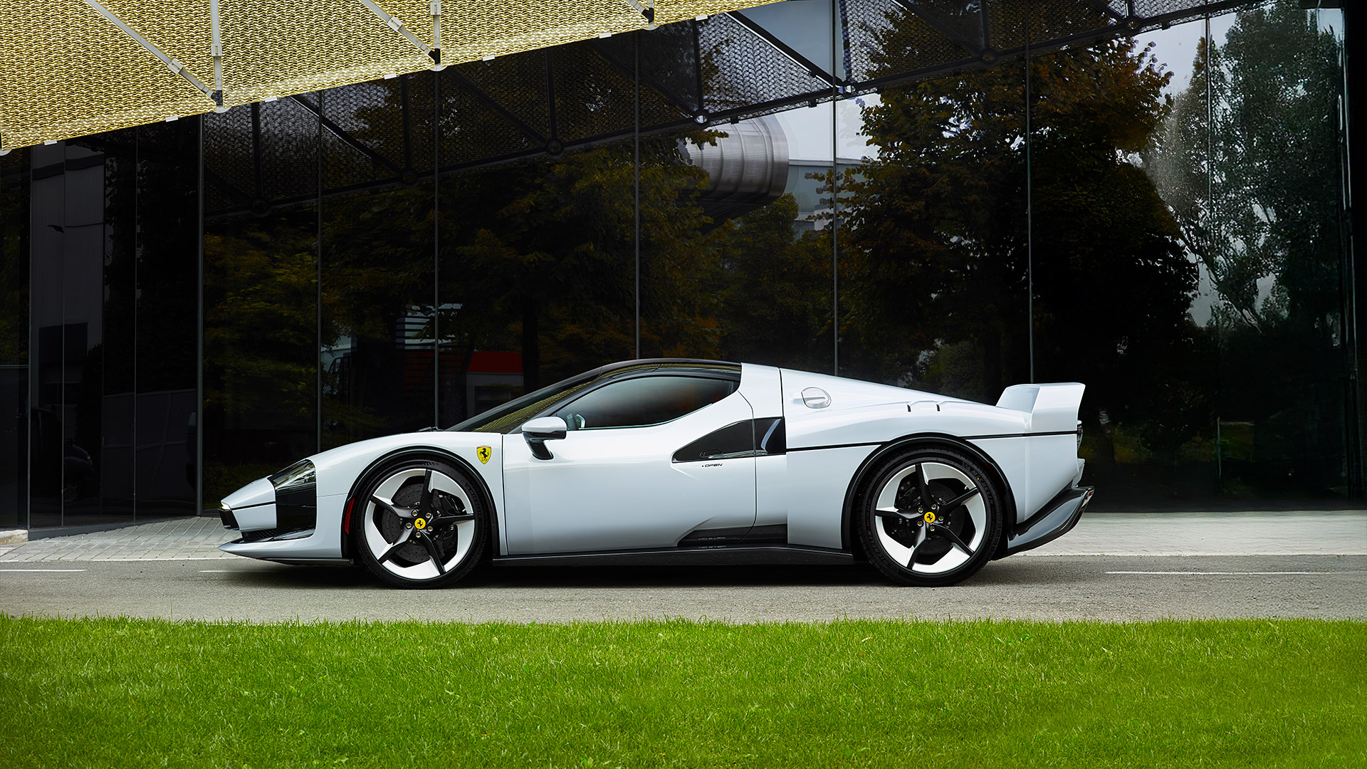 2025 Ferrari SC40 2